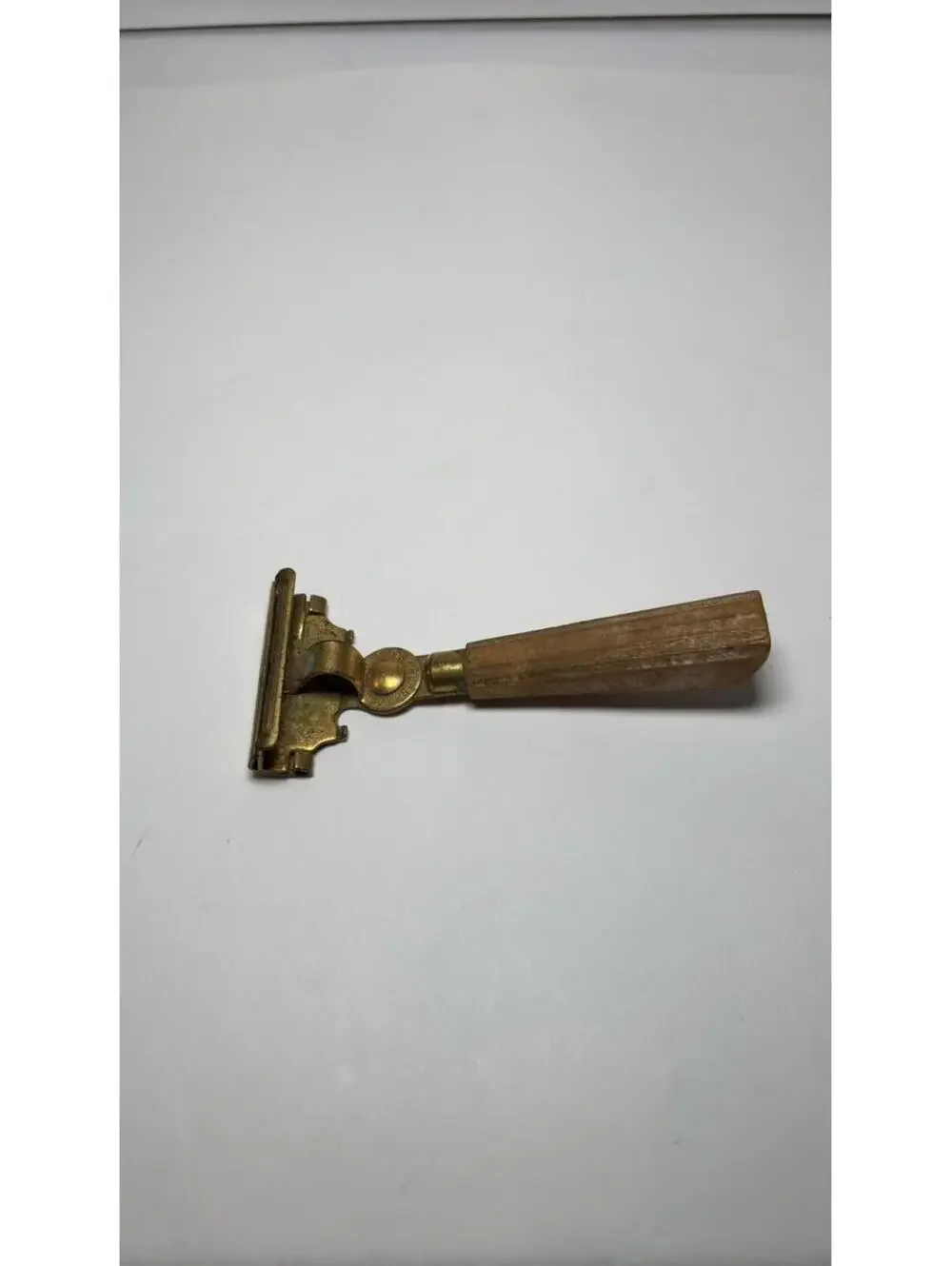 Vintage EVERSHARP / SCHICK Butterscotch Bakelite Handle Razor 1940s